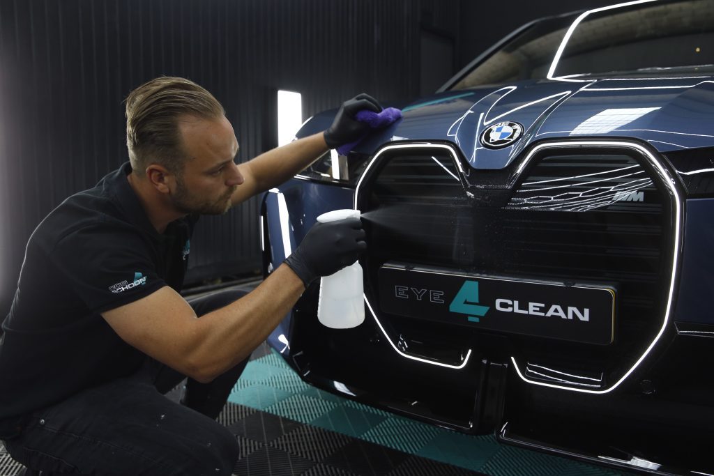 Auto ontstickeren 2 20250520046 BMW IX M70 Auto Detailing