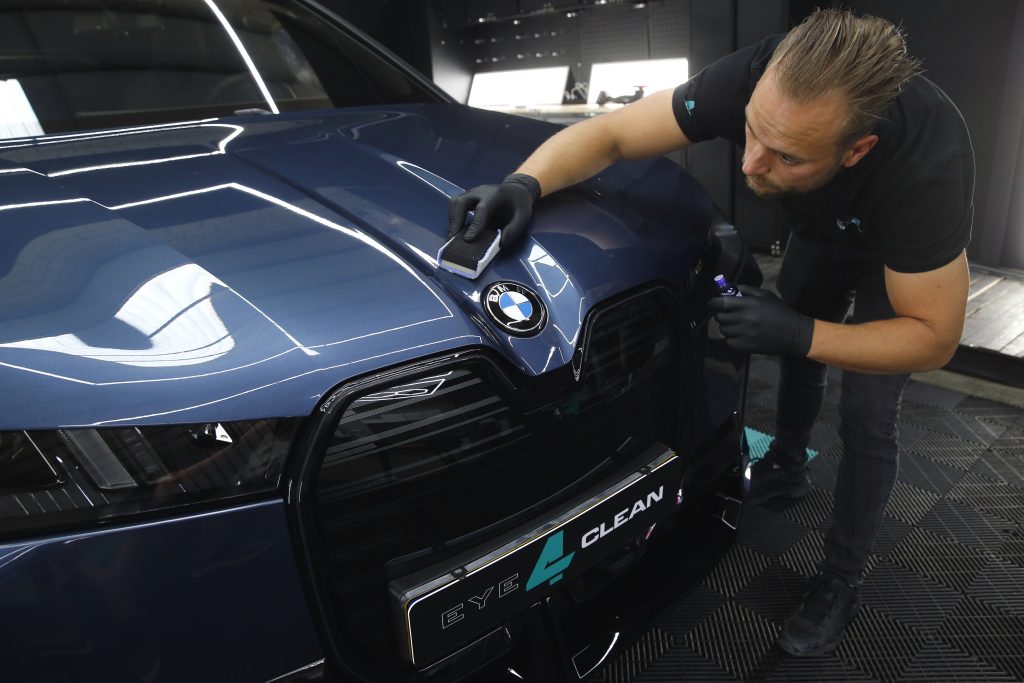 werken bij eye4clean 2 Hoe brengen wij een glass coating aan?