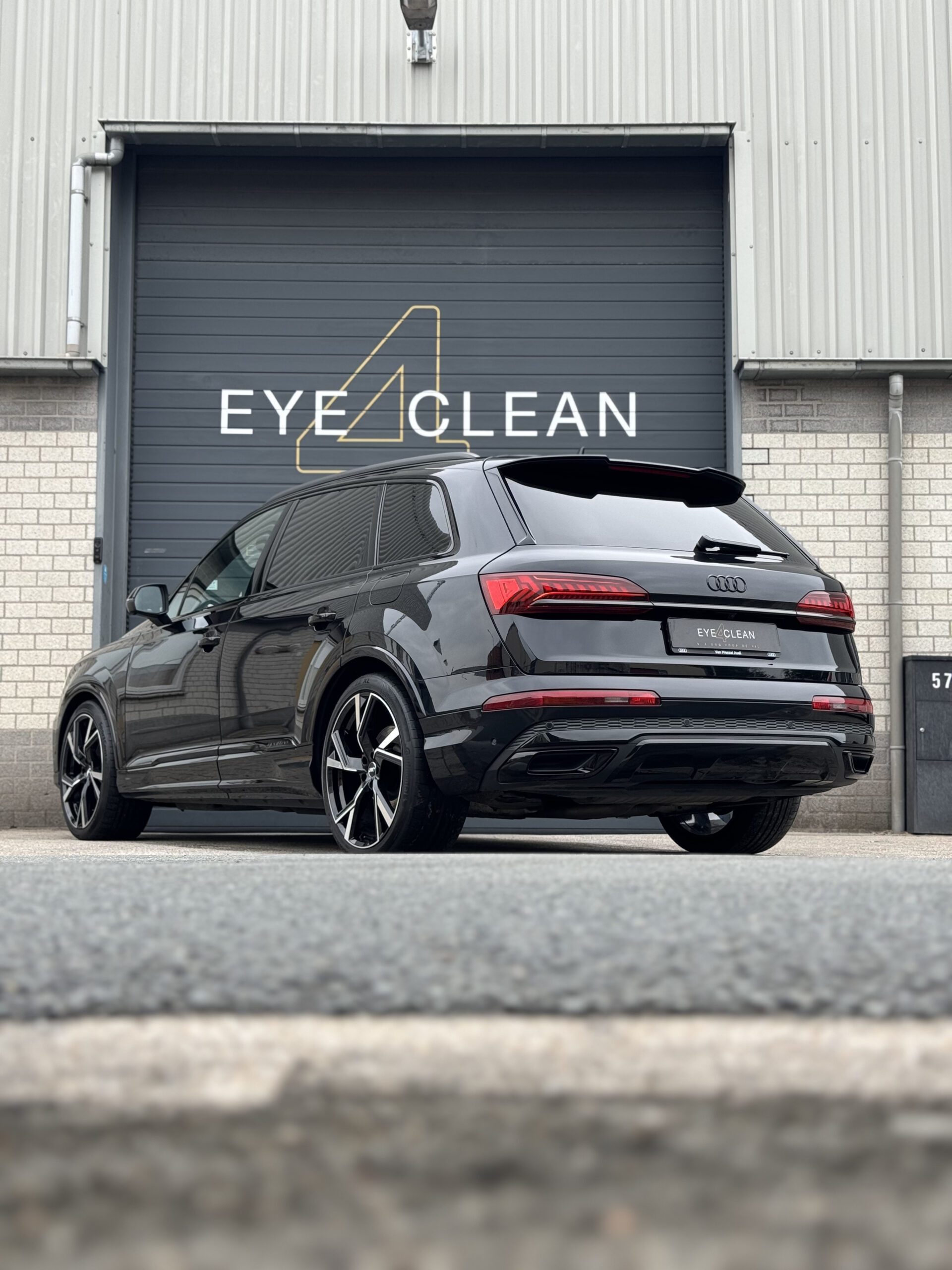 Ramen tinten – Privacy, bescherming en stijl bij Eye4Clean 2 Auto bij Eye4Clean tijdens professionele behandeling